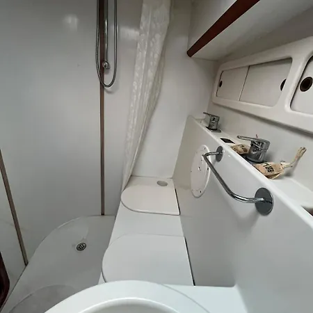 Boat And Breakfast * Ancona