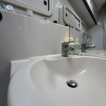 Boat And Breakfast Botel Ancona