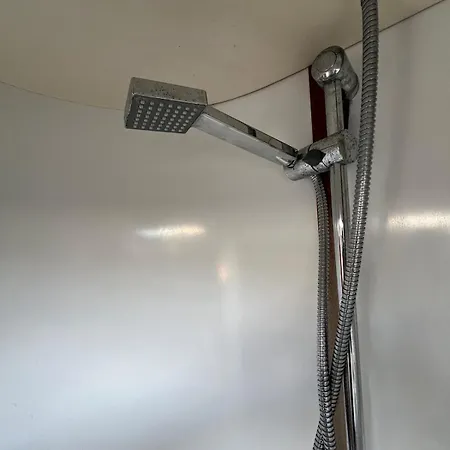 Boat And Breakfast Botel