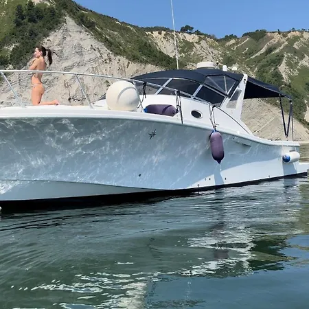 Boat And Breakfast